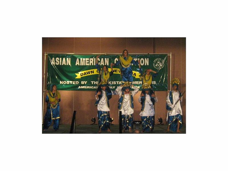 9_UIC_Bhangra2