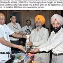 Balwinder_Sidhu-receiving-award-from-UAM