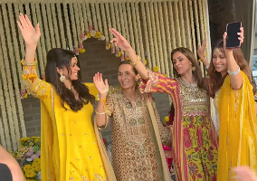 Haldi-Raj and 3 daughters-1
