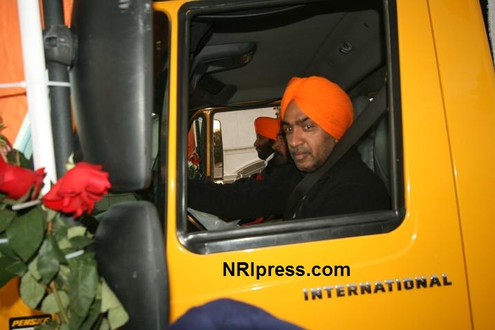 Riverside_Gurdwara_Nagar_Kirtan-372