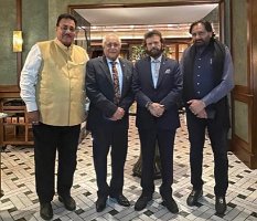 Ex-Mayor-of-Hounslow-UK-Darshan-Grewal-with-Lord-Rami-and-Hans-Raj-Hans-2